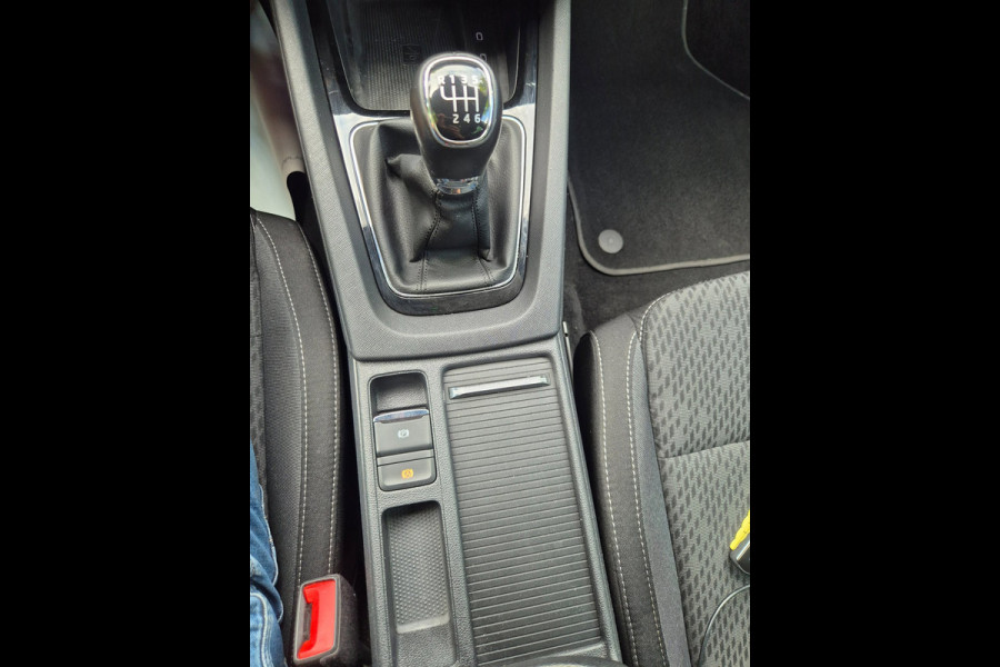 Škoda Octavia Combi Edition Plus Trekhaak CarPlay HUD Virtual dash facelift 2e-eig 100% NAP TSI Business Edition Plus