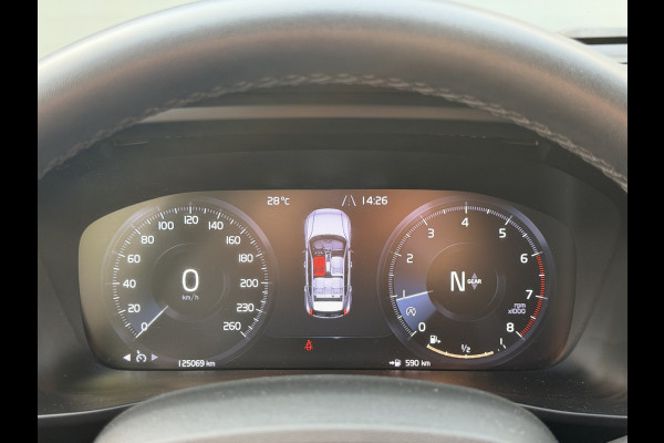 Volvo XC40 BWJ 2022 | 1.5 130PK T2 Momentum Core | TREKHAAK | CAMERA A | CLIMA | NAVI | PDC | CARPLAY |