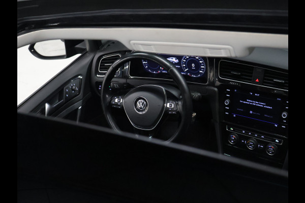 Volkswagen Golf 1.5 TSI Highline [SCHUIFKANTELDAK, APPLE CARPLAY, DIGITAL DASH, CAMERA, PDC V+A, ADAPTIVE CRUISE, TREKHAAK, ANDROID, LED, BLUETOOTH, NAVIGATIE, NIEUWSTAAT]