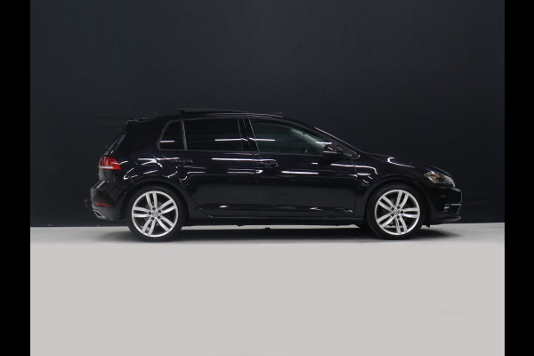 Volkswagen Golf 1.5 TSI Highline [SCHUIFKANTELDAK, APPLE CARPLAY, DIGITAL DASH, CAMERA, PDC V+A, ADAPTIVE CRUISE, TREKHAAK, ANDROID, LED, BLUETOOTH, NAVIGATIE, NIEUWSTAAT]