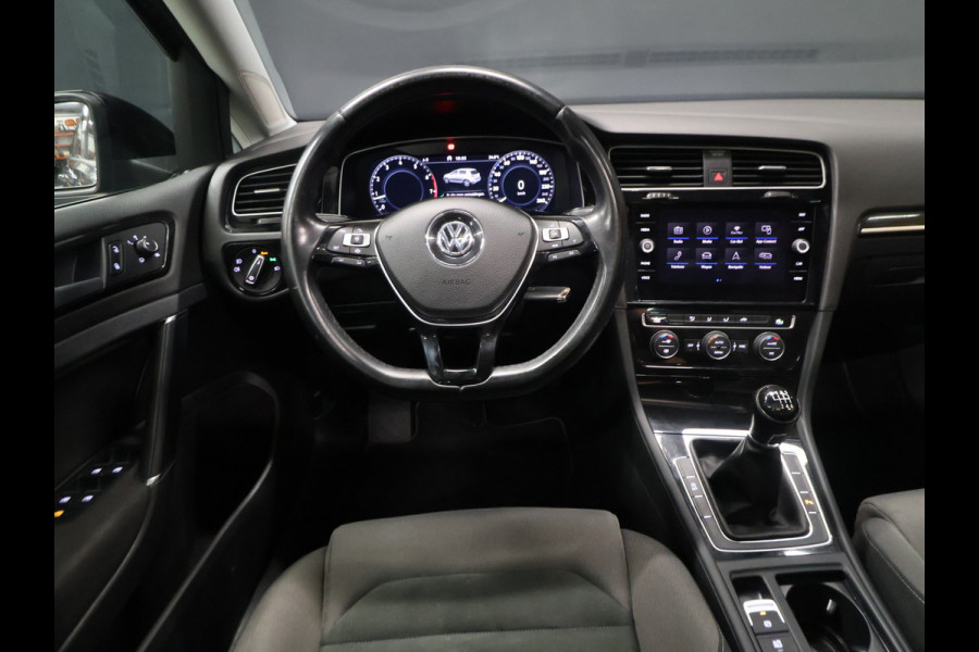 Volkswagen Golf 1.5 TSI Highline [SCHUIFKANTELDAK, APPLE CARPLAY, DIGITAL DASH, CAMERA, PDC V+A, ADAPTIVE CRUISE, TREKHAAK, ANDROID, LED, BLUETOOTH, NAVIGATIE, NIEUWSTAAT]