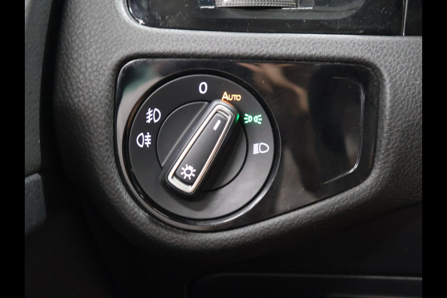 Volkswagen Golf 1.5 TSI Highline [SCHUIFKANTELDAK, APPLE CARPLAY, DIGITAL DASH, CAMERA, PDC V+A, ADAPTIVE CRUISE, TREKHAAK, ANDROID, LED, BLUETOOTH, NAVIGATIE, NIEUWSTAAT]