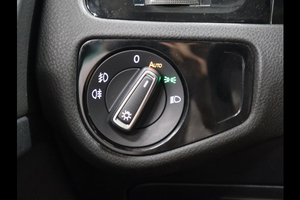 Volkswagen Golf 1.5 TSI Highline [SCHUIFKANTELDAK, APPLE CARPLAY, DIGITAL DASH, CAMERA, PDC V+A, ADAPTIVE CRUISE, TREKHAAK, ANDROID, LED, BLUETOOTH, NAVIGATIE, NIEUWSTAAT]