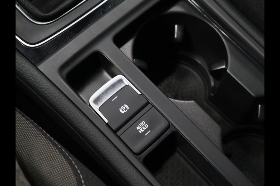 Volkswagen Golf 1.5 TSI Highline [SCHUIFKANTELDAK, APPLE CARPLAY, DIGITAL DASH, CAMERA, PDC V+A, ADAPTIVE CRUISE, TREKHAAK, ANDROID, LED, BLUETOOTH, NAVIGATIE, NIEUWSTAAT]