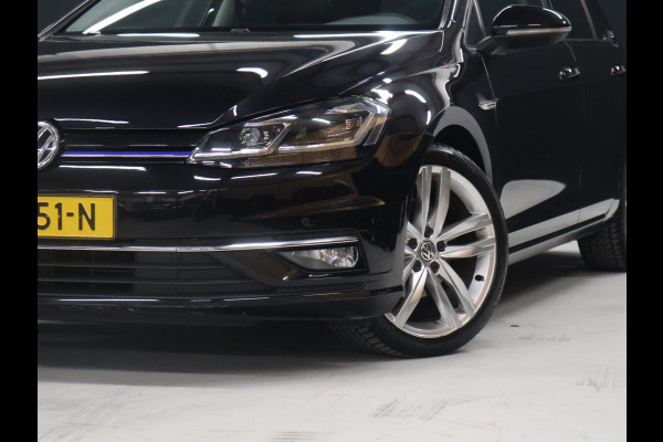 Volkswagen Golf 1.5 TSI Highline [SCHUIFKANTELDAK, APPLE CARPLAY, DIGITAL DASH, CAMERA, PDC V+A, ADAPTIVE CRUISE, TREKHAAK, ANDROID, LED, BLUETOOTH, NAVIGATIE, NIEUWSTAAT]