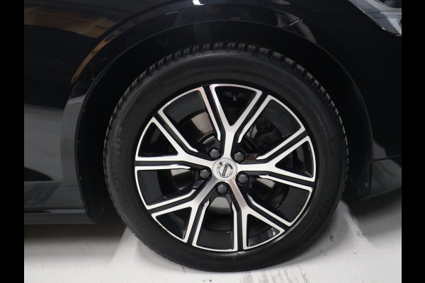 Volvo V60 2.0 B4 Core [APPLE CARPLAY, TREKHAAK, ADAPTIVE CRUISE, ELEKTRISCHE STOELEN, ANDROID, DRAADLOOS OPLADEN, ELEKTRISCHE ACHTERKLEP, LED, BLUETOOTH, NAVIAGTIE, NIEUWSTAAT]