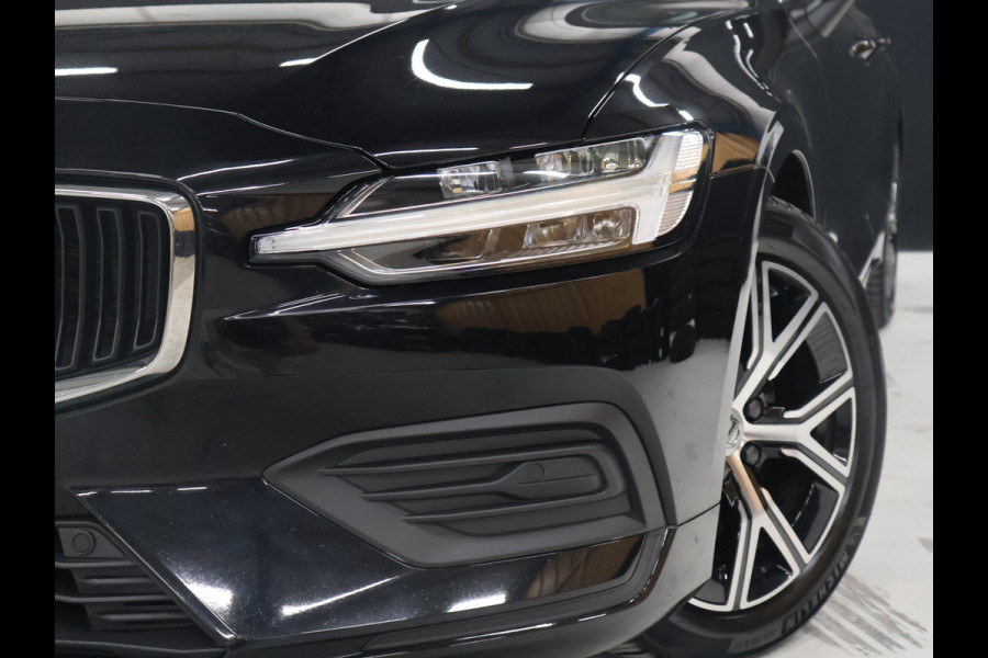 Volvo V60 2.0 B4 Core [APPLE CARPLAY, TREKHAAK, ADAPTIVE CRUISE, ELEKTRISCHE STOELEN, ANDROID, DRAADLOOS OPLADEN, ELEKTRISCHE ACHTERKLEP, LED, BLUETOOTH, NAVIAGTIE, NIEUWSTAAT]
