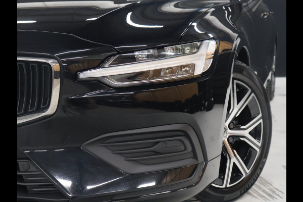 Volvo V60 2.0 B4 Core [APPLE CARPLAY, TREKHAAK, ADAPTIVE CRUISE, ELEKTRISCHE STOELEN, ANDROID, DRAADLOOS OPLADEN, ELEKTRISCHE ACHTERKLEP, LED, BLUETOOTH, NAVIAGTIE, NIEUWSTAAT]