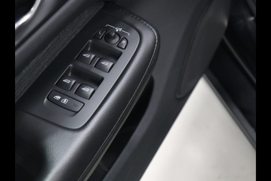 Volvo V60 2.0 B4 Core [APPLE CARPLAY, TREKHAAK, ADAPTIVE CRUISE, ELEKTRISCHE STOELEN, ANDROID, DRAADLOOS OPLADEN, ELEKTRISCHE ACHTERKLEP, LED, BLUETOOTH, NAVIAGTIE, NIEUWSTAAT]