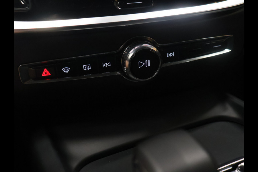 Volvo V60 2.0 B4 Core [APPLE CARPLAY, TREKHAAK, ADAPTIVE CRUISE, ELEKTRISCHE STOELEN, ANDROID, DRAADLOOS OPLADEN, ELEKTRISCHE ACHTERKLEP, LED, BLUETOOTH, NAVIAGTIE, NIEUWSTAAT]