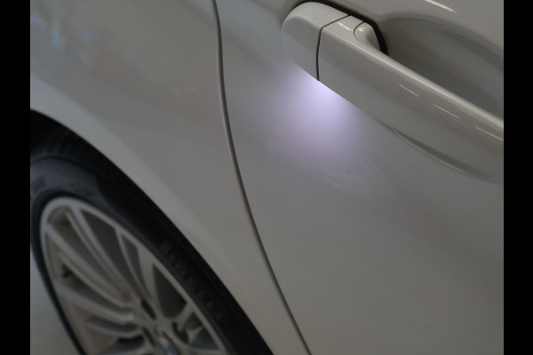 BMW 4 Serie Gran Coupé 418i High Executive [GROOT NAVIGATIE, STOELVERWARMING, VOL LEDER, CRUISE CONTROL, LED, BLUETOOOTH, DIGITAL DASH, ELEKTRISCHE ACHTERKLEP, NIEUWSTAAT]