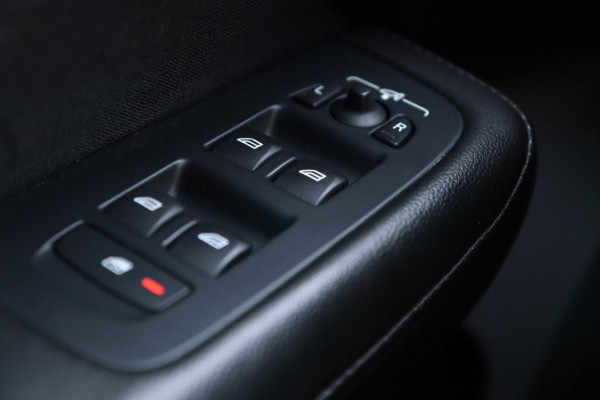 Volvo V60 2.0 D3 Momentum / NAP / CRUISE / CARPLAY / PDC VOOR + ACHTER