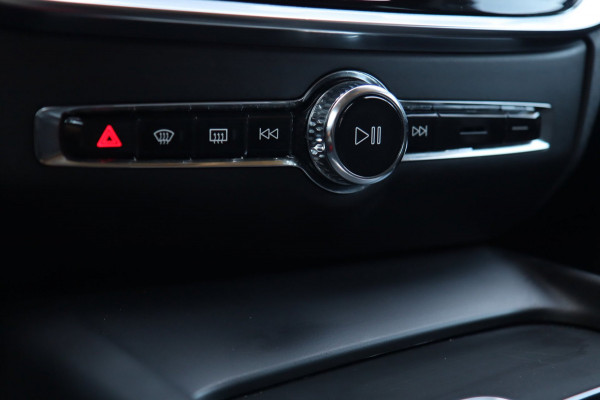 Volvo V60 2.0 D3 Momentum / NAP / CRUISE / CARPLAY / PDC VOOR + ACHTER