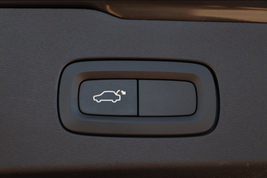 Volvo V60 2.0 D3 Momentum / NAP / CRUISE / CARPLAY / PDC VOOR + ACHTER