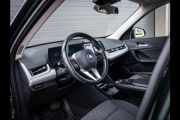 BMW iX1 xDrive30 67 kWh - Camera l Trekhaak l Keyless l Carplay
