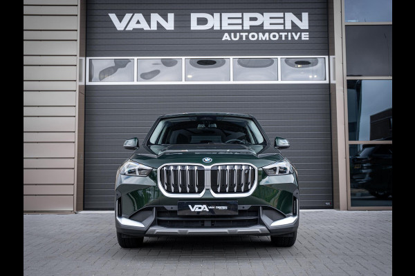 BMW iX1 xDrive30 67 kWh - Camera l Trekhaak l Keyless l Carplay