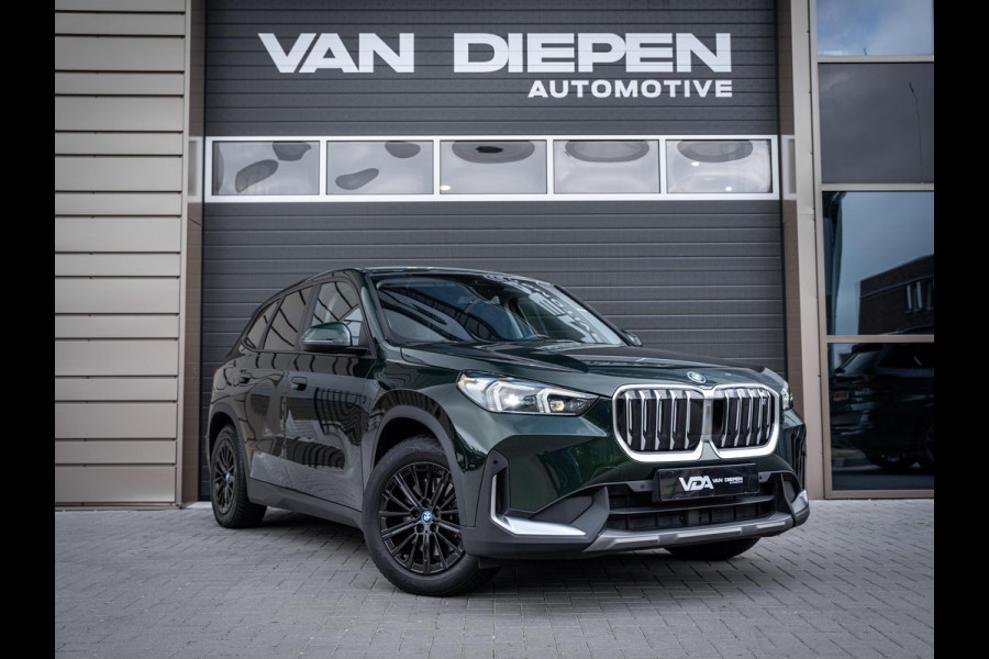 BMW iX1 xDrive30 67 kWh - Camera l Trekhaak l Keyless l Carplay