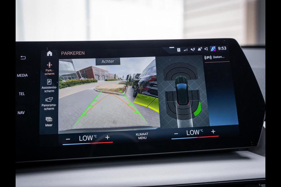 BMW iX1 xDrive30 67 kWh - Camera l Trekhaak l Keyless l Carplay