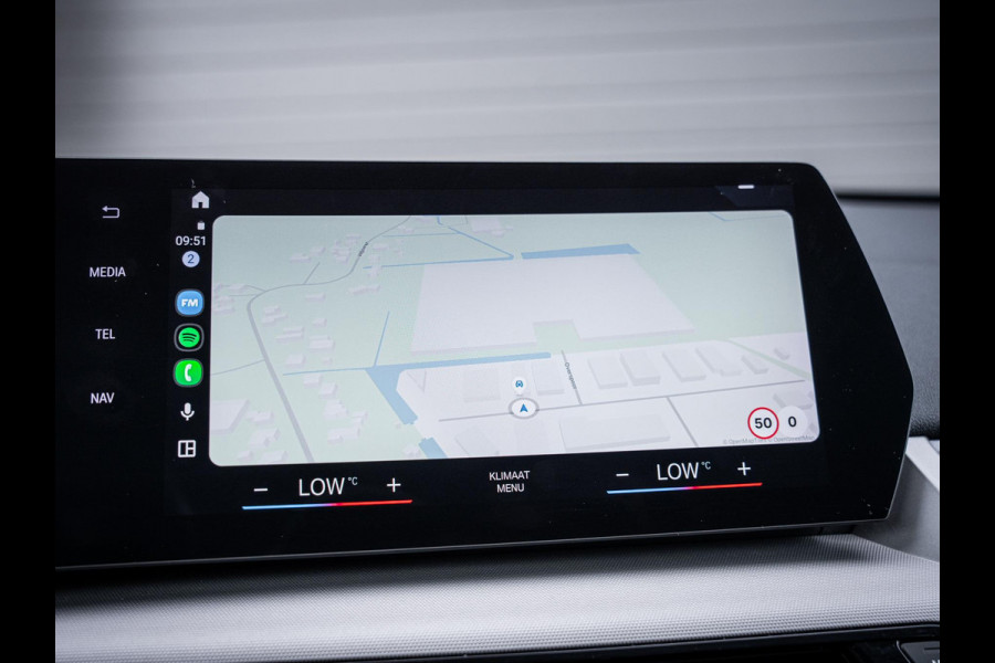 BMW iX1 xDrive30 67 kWh - Camera l Trekhaak l Keyless l Carplay