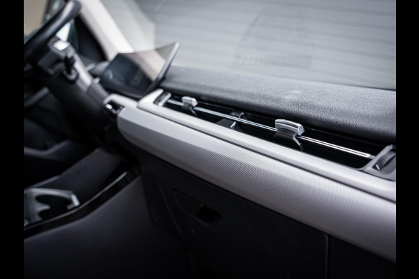 BMW iX1 xDrive30 67 kWh - Camera l Trekhaak l Keyless l Carplay