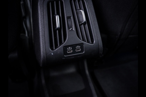 BMW iX1 xDrive30 67 kWh - Camera l Trekhaak l Keyless l Carplay