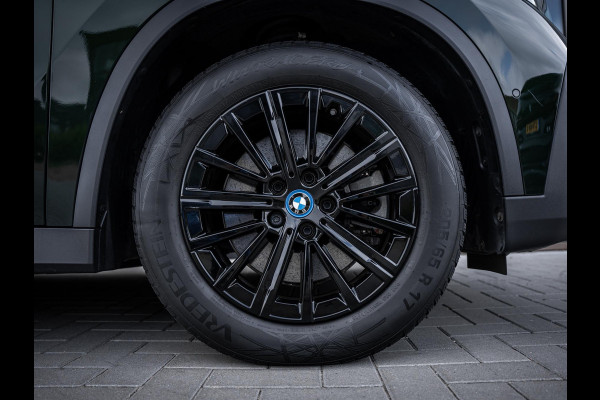 BMW iX1 xDrive30 67 kWh - Camera l Trekhaak l Keyless l Carplay