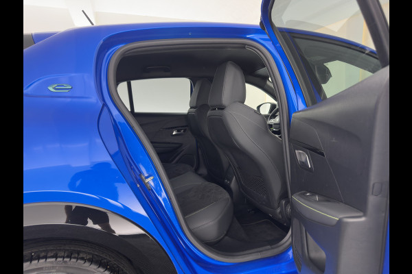 Peugeot e-208 EV GT Pack 50 kWh [3-Fase-11kW] {SoH-94%} (INCL.BTW) *FULL-LED | DIGI-COCKPIT | BLINDSPOT | CAMERA | LEATHER-ALCANTARA | AMBIENTLIGHT | NAVI-FULLMAP | LANE-ASSIST | KEYLESS | DAB | CCS-FASTLOADER | HEATED-SPORTSEATS | 17''ALU*
