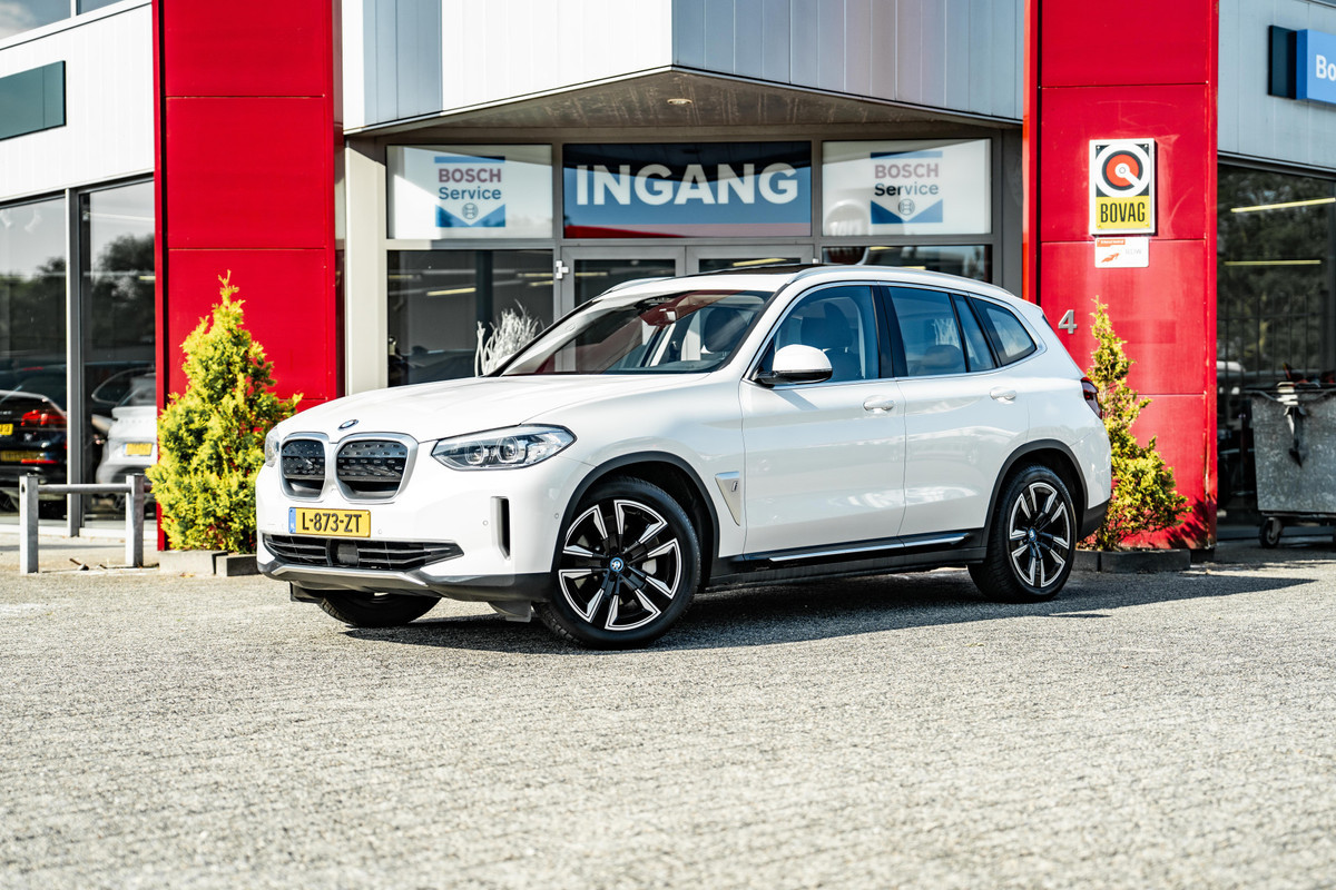 BMW iX3 Executive 80 kWh | Pano dak | Camera | Tabacco leder | ACC | SOH 98%