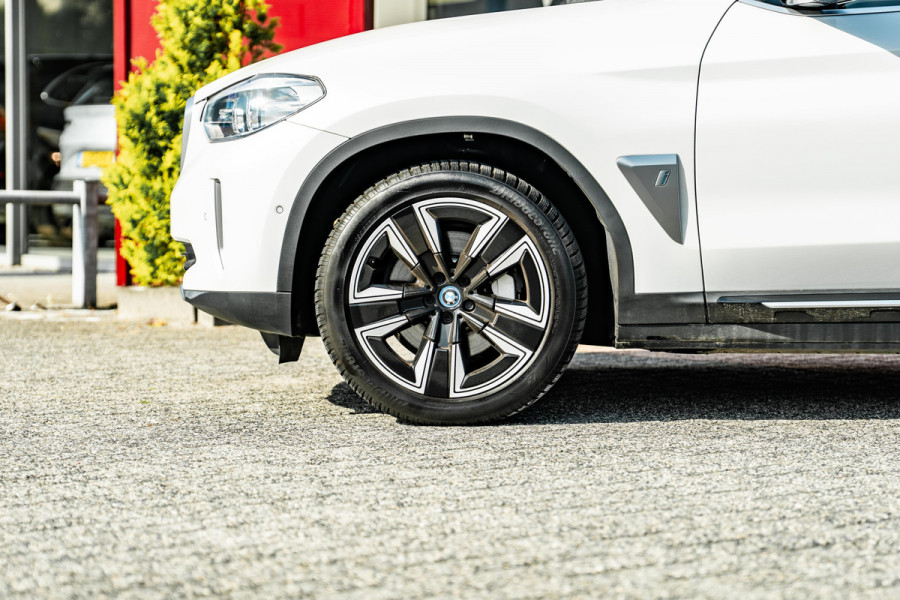 BMW iX3 Executive 80 kWh | Pano dak | Camera | Tabacco leder | ACC | SOH 98%