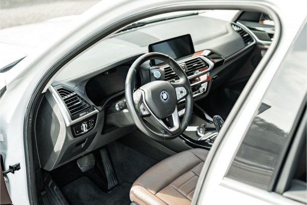 BMW iX3 Executive 80 kWh | Pano dak | Camera | Tabacco leder | ACC | SOH 98%