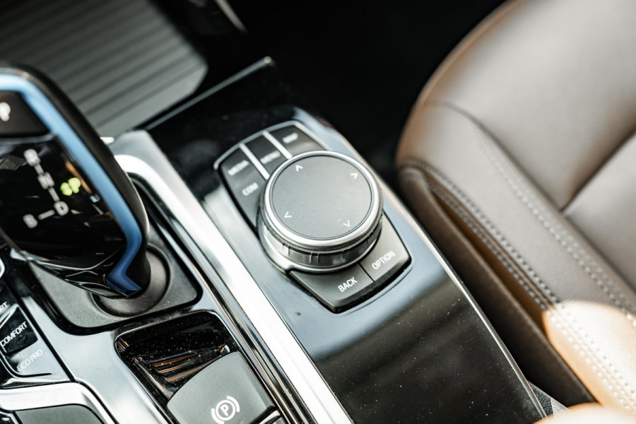 BMW iX3 Executive 80 kWh | Pano dak | Camera | Tabacco leder | ACC | SOH 98%