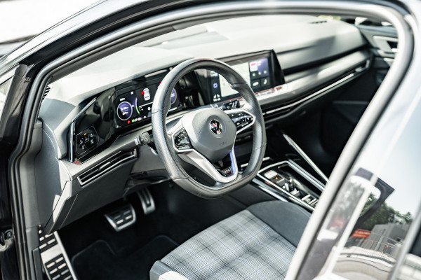 Volkswagen Golf 1.4 eHybrid GTE | Dealer onderhouden | Pano | ACC | Apple CarPlay / Android Auto