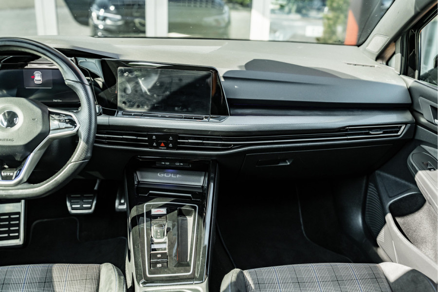 Volkswagen Golf 1.4 eHybrid GTE | Dealer onderhouden | Pano | ACC | Apple CarPlay / Android Auto