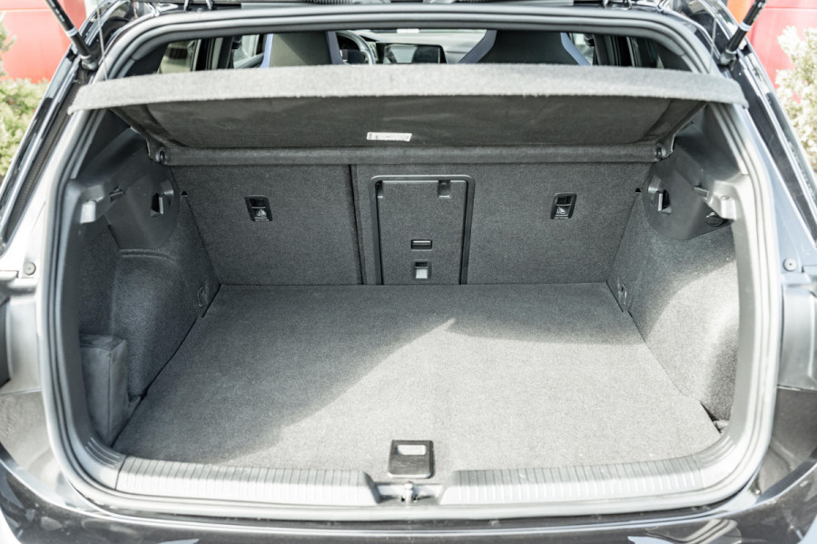 Volkswagen Golf 1.4 eHybrid GTE | Dealer onderhouden | Pano | ACC | Apple CarPlay / Android Auto