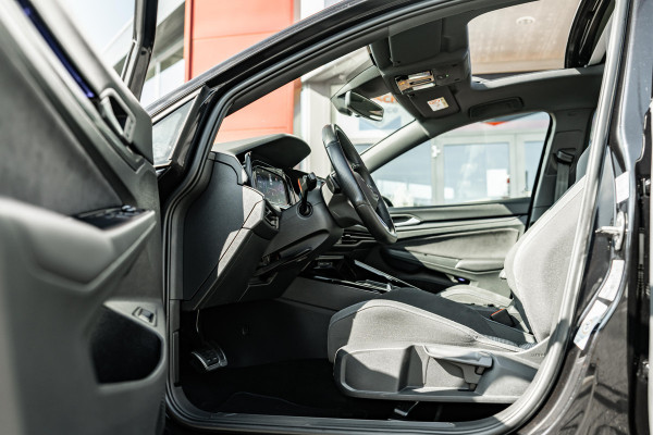 Volkswagen Golf 1.4 eHybrid GTE | Dealer onderhouden | Pano | ACC | Apple CarPlay / Android Auto