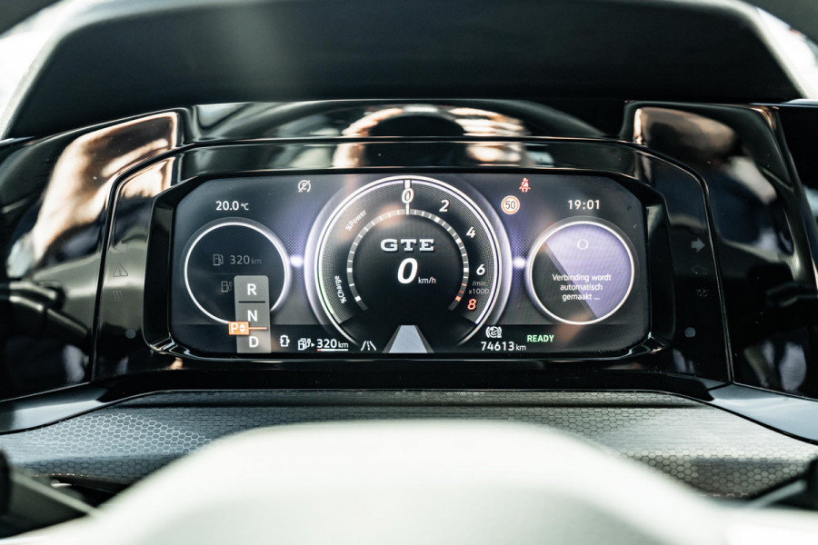 Volkswagen Golf 1.4 eHybrid GTE | Dealer onderhouden | Pano | ACC | Apple CarPlay / Android Auto