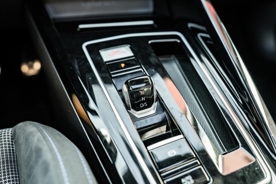 Volkswagen Golf 1.4 eHybrid GTE | Dealer onderhouden | Pano | ACC | Apple CarPlay / Android Auto