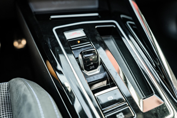 Volkswagen Golf 1.4 eHybrid GTE | Dealer onderhouden | Pano | ACC | Apple CarPlay / Android Auto