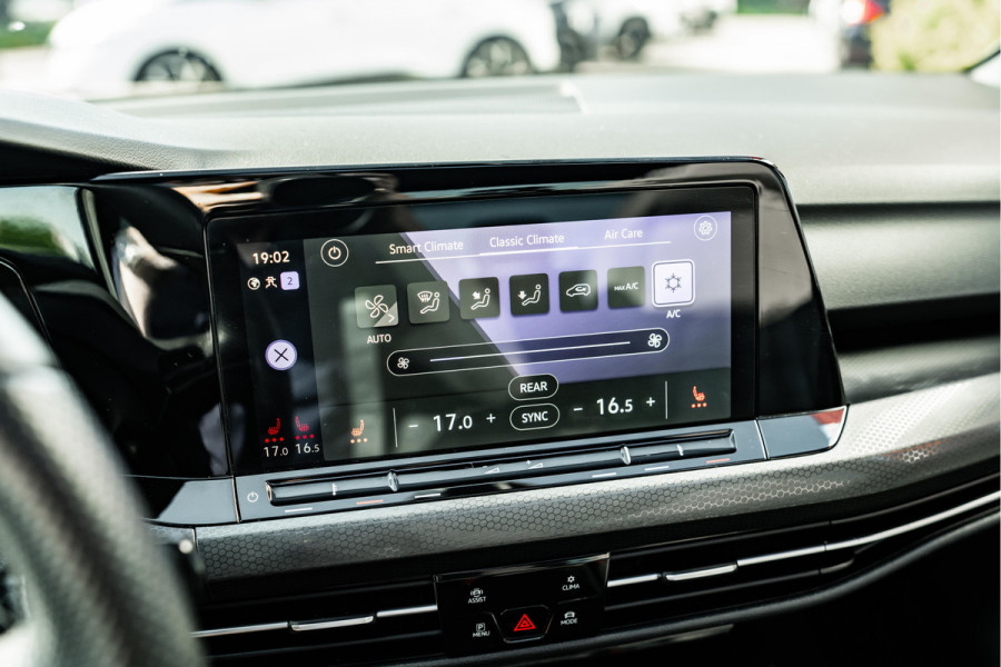 Volkswagen Golf 1.4 eHybrid GTE | Dealer onderhouden | Pano | ACC | Apple CarPlay / Android Auto