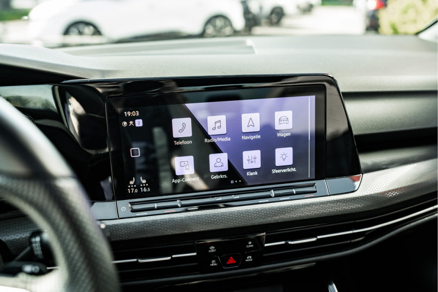 Volkswagen Golf 1.4 eHybrid GTE | Dealer onderhouden | Pano | ACC | Apple CarPlay / Android Auto