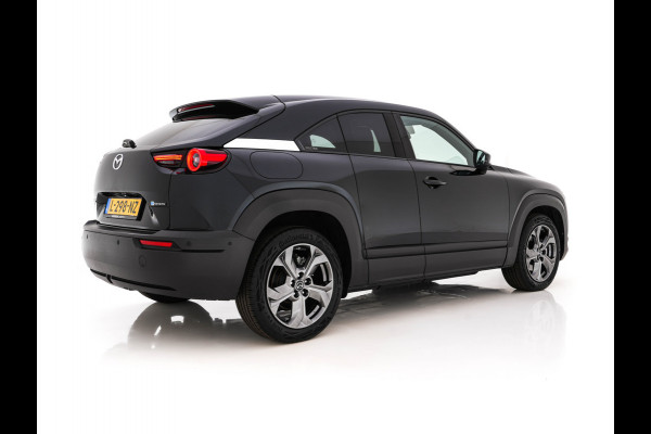 Mazda MX-30 e-SkyActiv 145 Luxury 36 kWh {SoH-92%} (INCL-BTW) *HEATPUMP | PANO | LEATHER-MAZTEX | BOSE-AUDIO | HEAD-UP | ADAPTIVE-CRUISE | BLINDSPOT | FULL-LED | KEYLESS | TOPVIEW | DAB+ | NAVI-FULLMAP | DIGI-COCKPIT | HEATED-SEATS | 18"ALU*