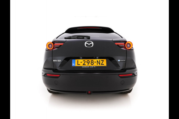 Mazda MX-30 e-SkyActiv 145 Luxury 36 kWh {SoH-92%} (INCL-BTW) *HEATPUMP | PANO | LEATHER-MAZTEX | BOSE-AUDIO | HEAD-UP | ADAPTIVE-CRUISE | BLINDSPOT | FULL-LED | KEYLESS | TOPVIEW | DAB+ | NAVI-FULLMAP | DIGI-COCKPIT | HEATED-SEATS | 18"ALU*