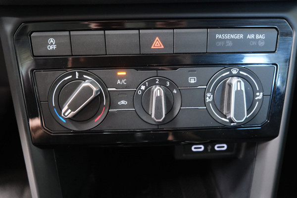 Volkswagen T-Cross 1.0 TSI Life - N.A.P. Airco, Cruise, Navi, Camera, Carplay.