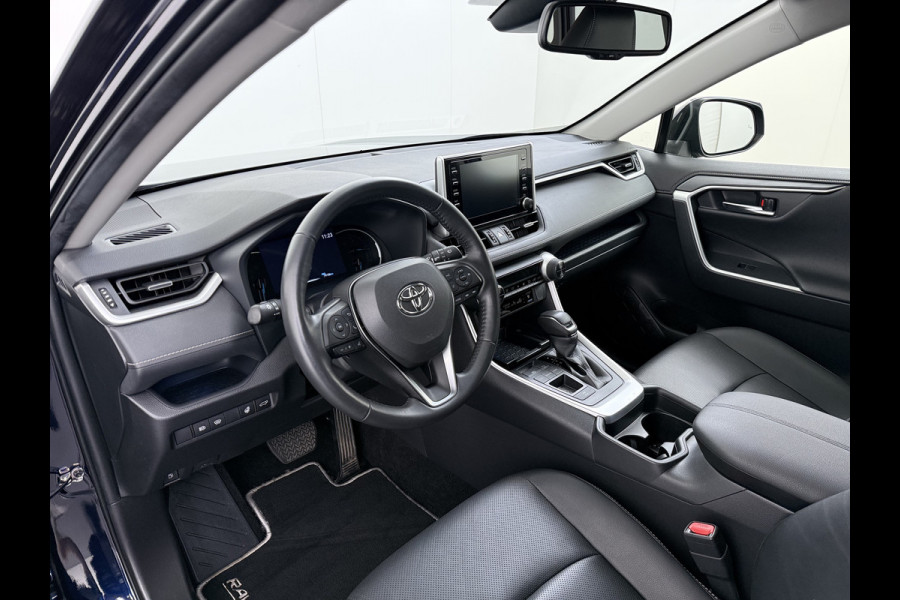 Toyota RAV4 2.5I Hybride Leer+Verwarming+Memory Adap.Cruise Navi Camera Ecc Apple Carplay Android Auto Miracast™ Elek.Achterklep Active Stuur+Voorruit+Achterbankverwarming Keyless Lane Assist Privacy Glas Lmv Elek.Stoel Bluetooth Led