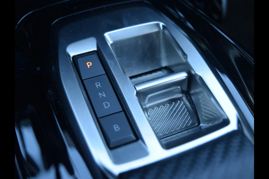 Peugeot e-2008 EV GT 54 kWh SOH 94% | CAMERA MET SENSOREN | NAVI & CARPLAY |