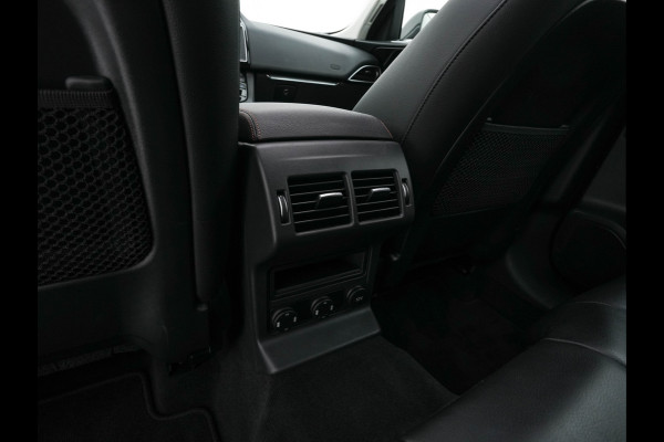 Jaguar F-Pace 2.0 Portfolio AWD 20d Aut. *PANO | LEATHER | XENON | DIGI-COCKPIT | KEYLESS | CAMERA | MERIDIAN-SOUND | HEATED-COMFORTSEATS | NAVI-FULLMAP | SHIFTPADDLES | ECC | PDC | CRUISE | 19''ALU*