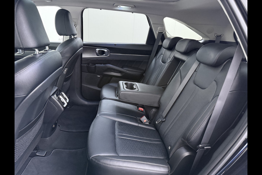 Kia Sorento 1.6T-GDI 265PK 4WD Plugin Hybrid DynamicPlusLine 7-Persoons Panoramadak Leder Trekhaak Adap.Cruise Bose® Stoel+Stuur+Achterbankv Apple Carplay Android Auto DAB Lmv Privacy Glas Led Elek.Stoelen Elek.Achterklep Fabrieksgarantie tot 24-8-2030/150.000KM 1e Eigenaar Dealeronderhouden 1.500KG Trekgewicht Origineel Nederlandse Auto