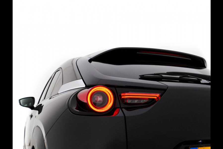 Mazda MX-30 e-SkyActiv 145 Luxury 36 kWh {SoH-92%} (INCL-BTW) *HEATPUMP | PANO | LEATHER-MAZTEX | BOSE-AUDIO | HEAD-UP | ADAPTIVE-CRUISE | BLINDSPOT | FULL-LED | KEYLESS | TOPVIEW | DAB+ | NAVI-FULLMAP | DIGI-COCKPIT | HEATED-SEATS | 18"ALU*
