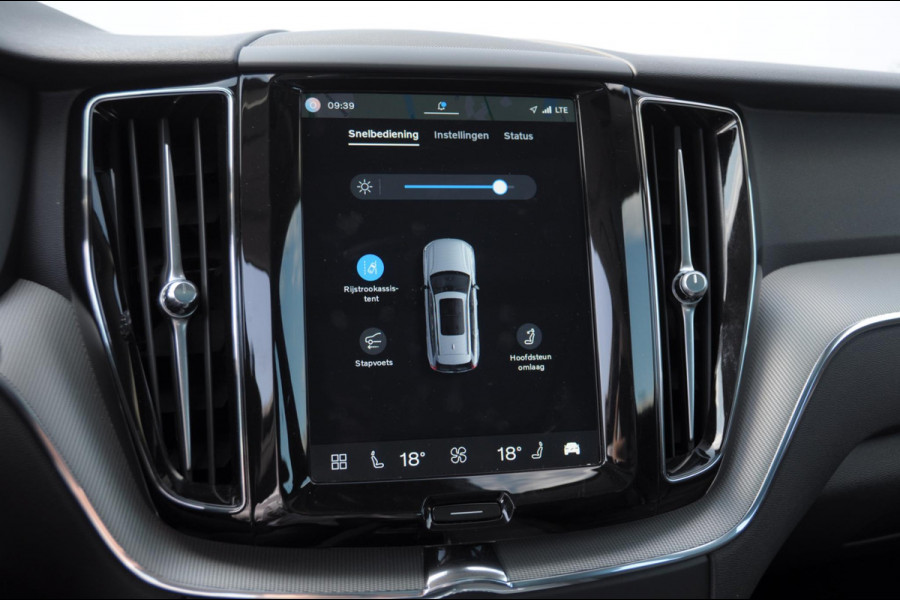 Volvo XC60 350PK Automaat T6 AWD Plus Bright / Navigatie / Elektrisch glazen schuif-kanteldak / Leren bekleding / Elektrisch verstelbare stoelen met geheugen / Stuur & Stoelverwarming / Achteruitrijcamera / Elektrische achterklep / Cruise control