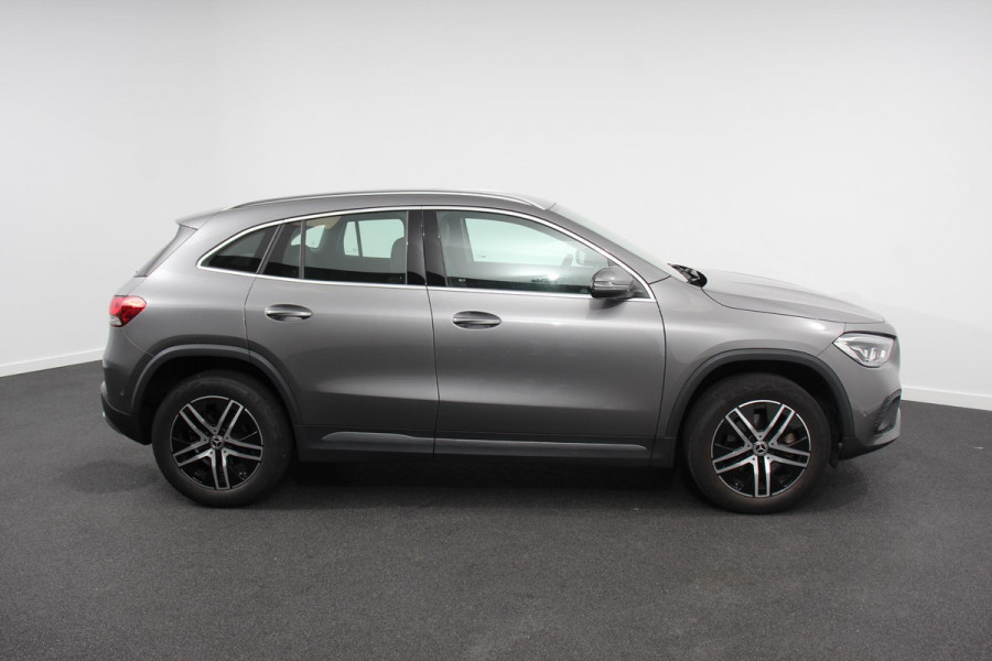Mercedes-Benz GLA 200 Progressive Automaat Navigatie Climate control Cruise Control LED Elektrische Achterklep Lichtmetalen Velgen Camera